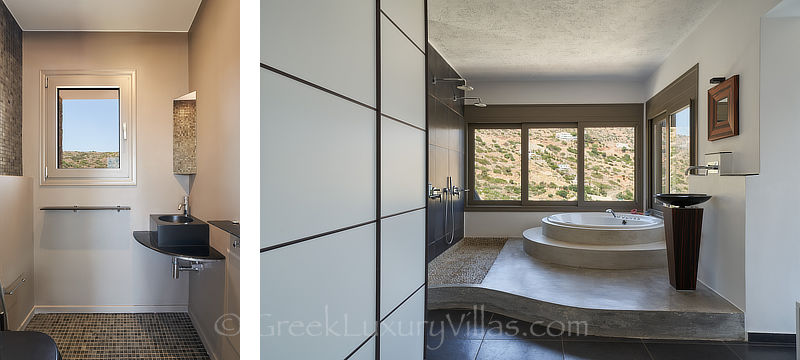 Exklusives Badezimmer mit Whirlpool und begehbarer Dusche der luxuriösen Villa in Elounda
