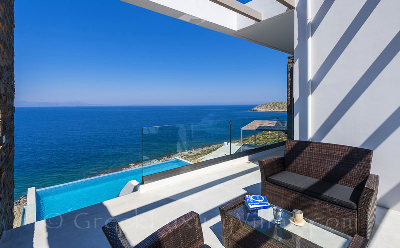 The Cretan modern seafront luxury villa