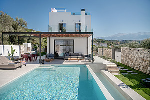 Luxury Villa with Pool in Walking Distance to Beach and Taverns in Crete