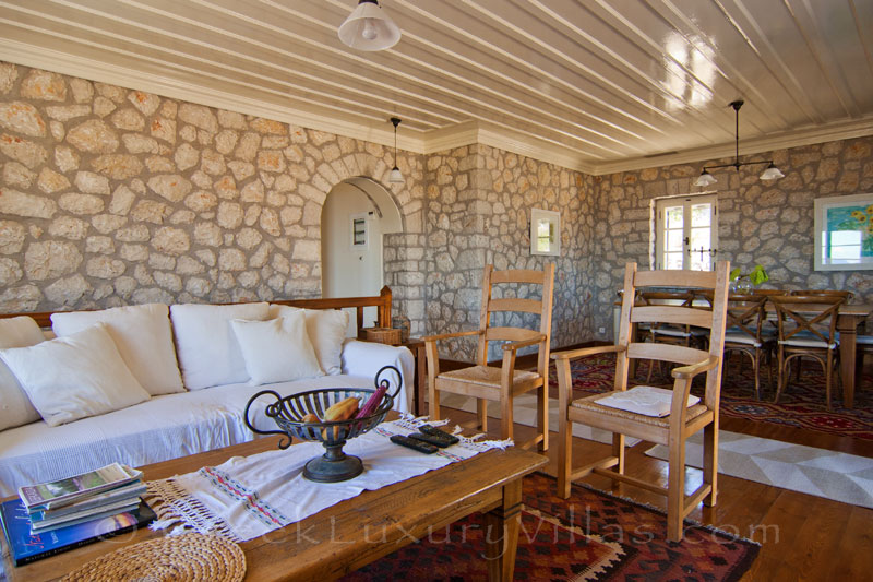 Living-room of traditional villa for 10 people on Lefkas