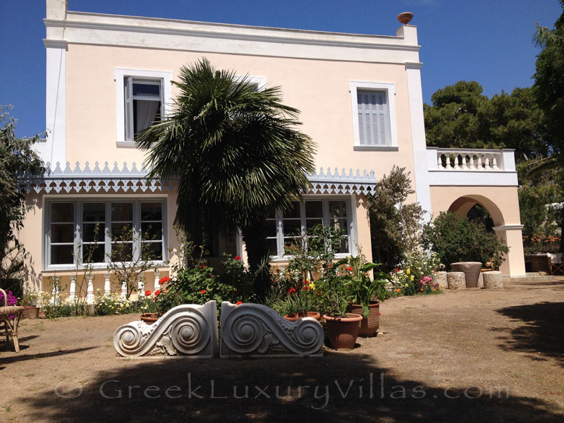 Neoclassical style villa for large groups in Syros