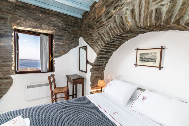 traditional villa for four on Tinos bedroom
