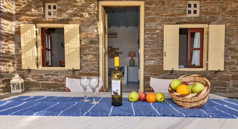 traditional villa for four on Tinos veranda