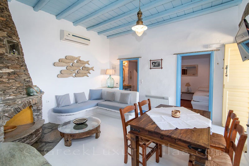 traditional villa for four on Tinos living room