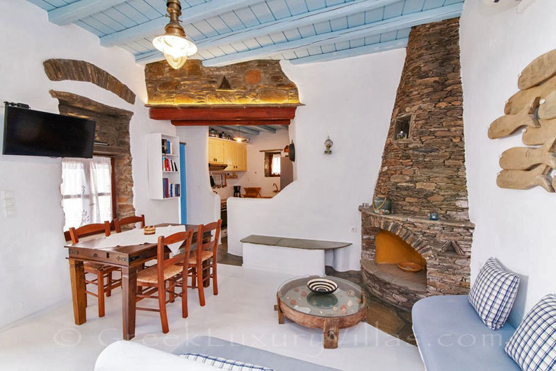 traditional villa for four on Tinos open plan living