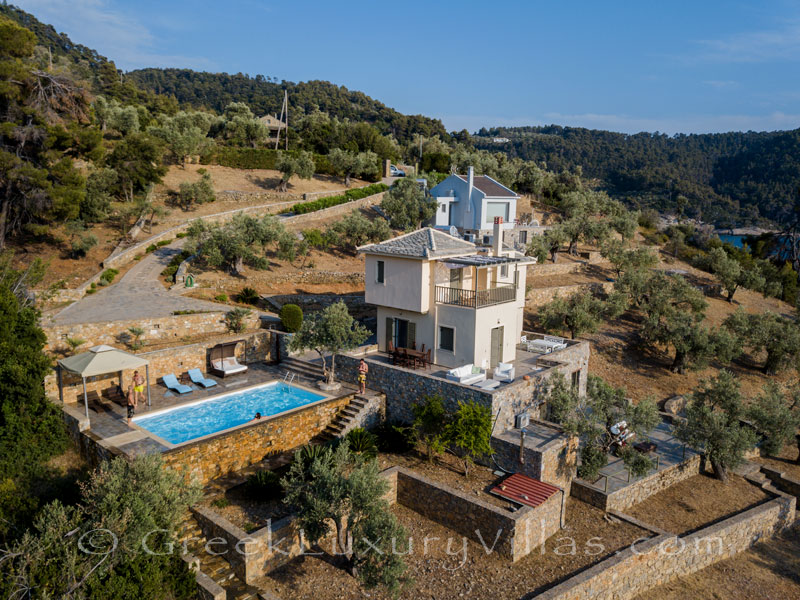 Beachfront villa with pool on Alonissos