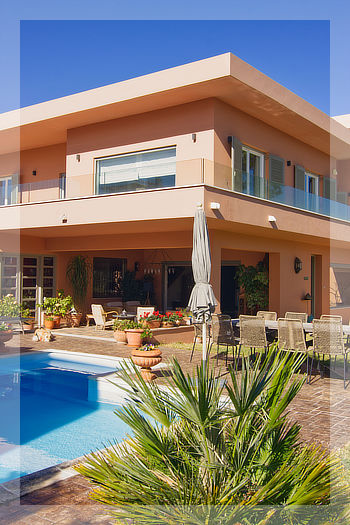 Luxurious villa with pool near the beach close to Athens