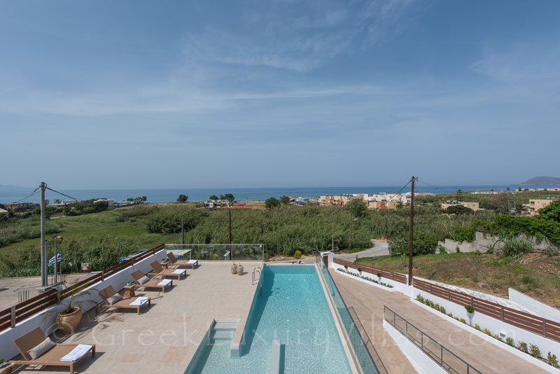 sea view balcony villa with tennis court and pool in Crete