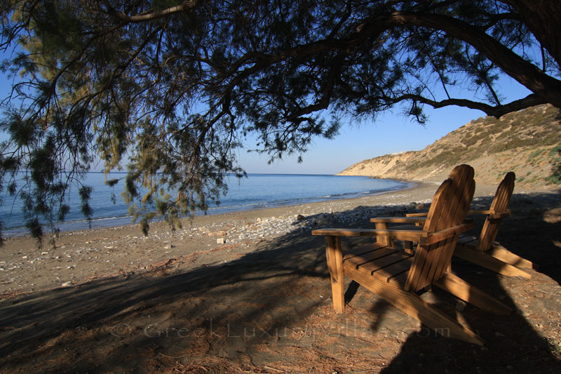 Cretan beachfront villa for family groups