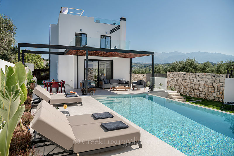 Luxury Villa with Pool near the Sea and close to Restaurants