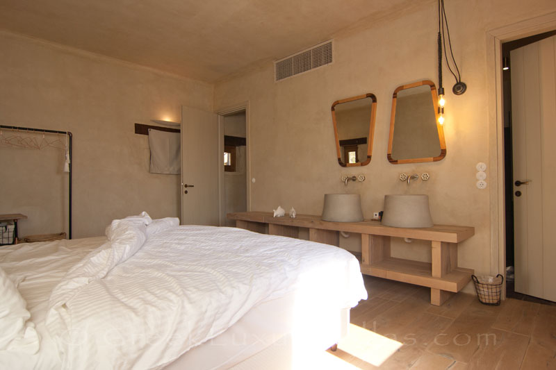 The bedroom of the beach house in Crete