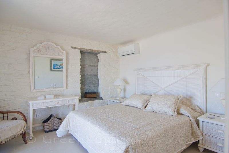 Luxury villa guest suite double bedroom
