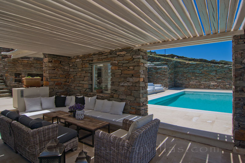 kea private luxury villa with large outdoor veranda