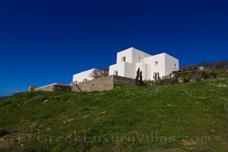 A luxurious villa with a big pool on Tzia