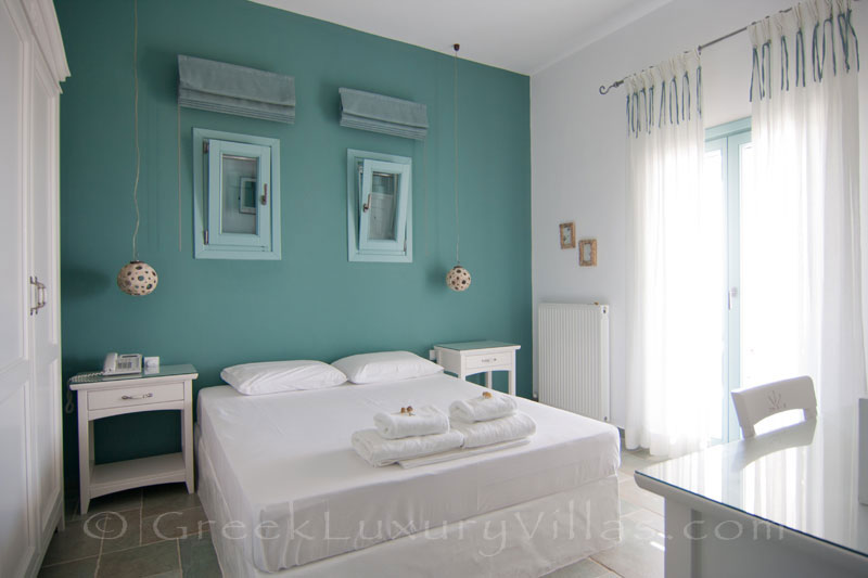 Bedroom of luxury villa with pool in Koufonisi