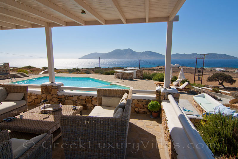 Outdoor lounge area with sea view from the veranda of luxury villa with pool in Koufonisi