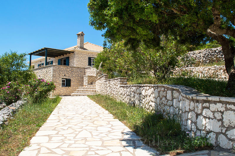 Traditional villa with 5 bedrooms, pool and stunning sea view in Lefkada