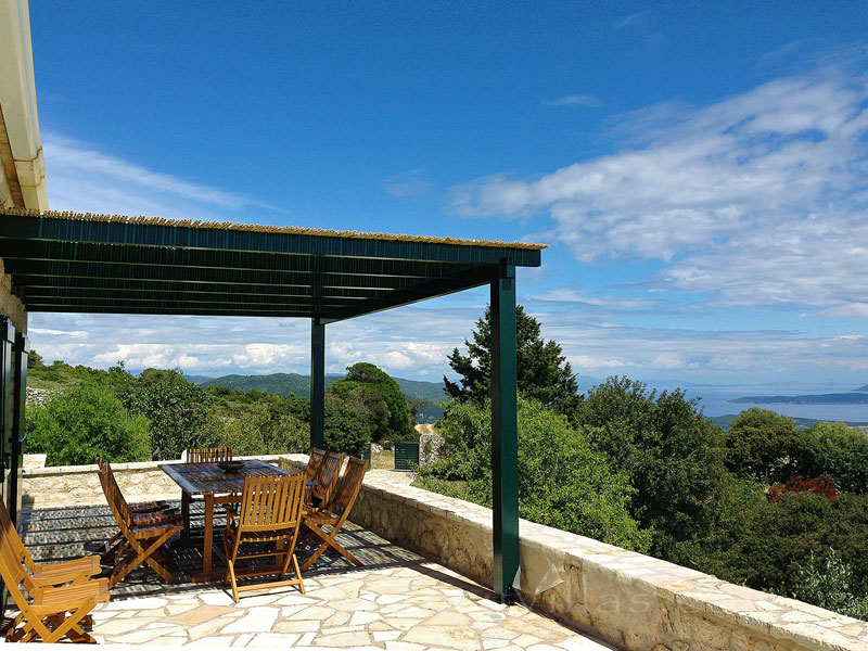 Traditional villa with pergola in Lefkas