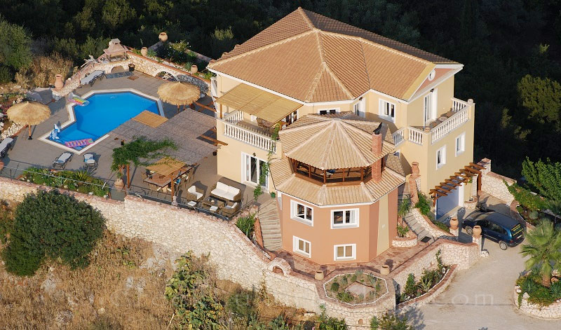 luxury villa with pool in Lefkas Nidrii