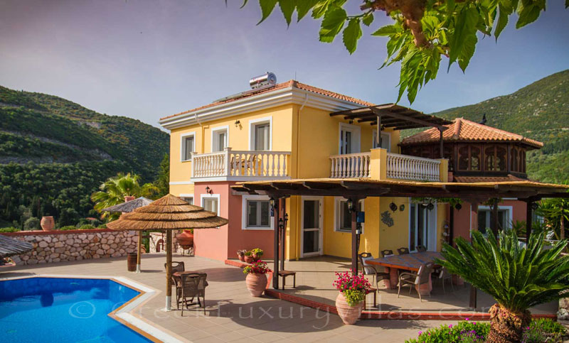 luxury villa in Lefkas Nidrii pool terrace