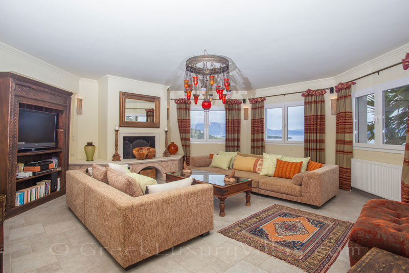 luxury villa in Lefkas Nidrii spacious living room
