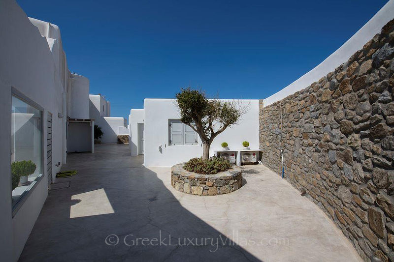 Guesthouse courtyard of villa with pool in Agios Stefanos Mykonos