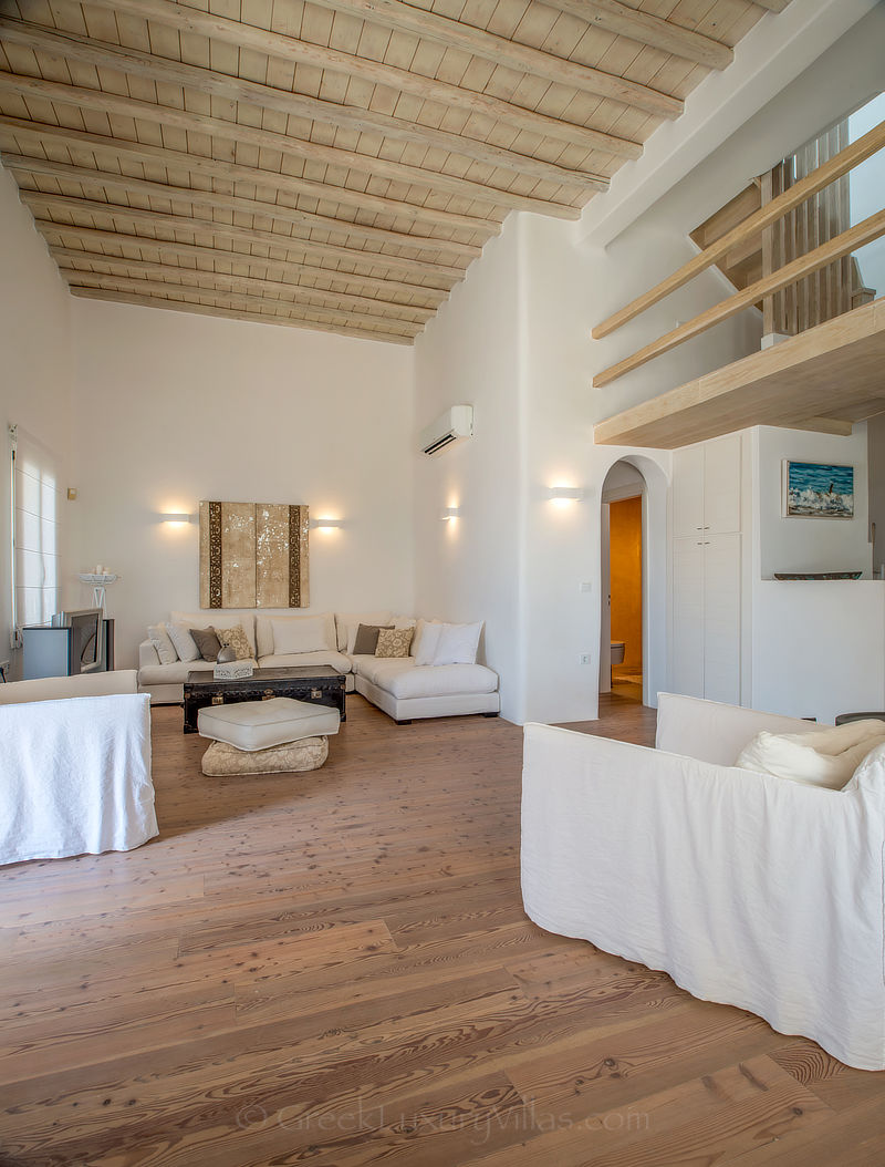 Wohnzimmer und Zwischengeschoss einer Luxusvilla auf Mykonos