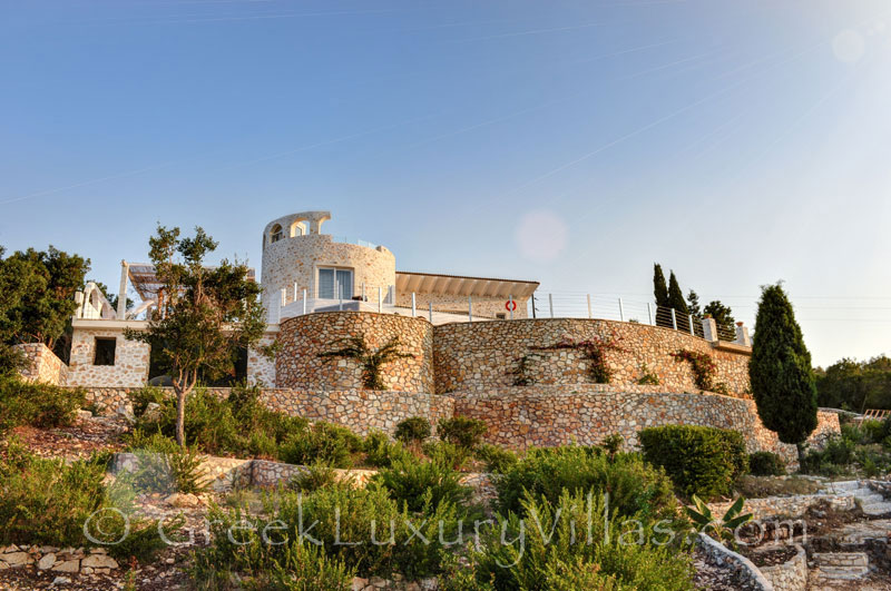 A villa with a pool that is cheerfully decorated and has sea view in Paxos