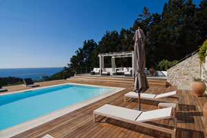 Moderne Luxusvilla mit Pool auf Paxos