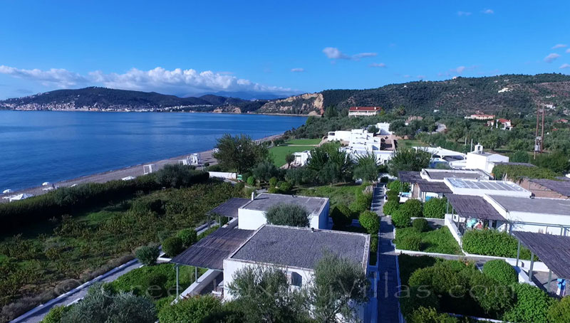 Bungalows with sea view on the beach of Peloponnese