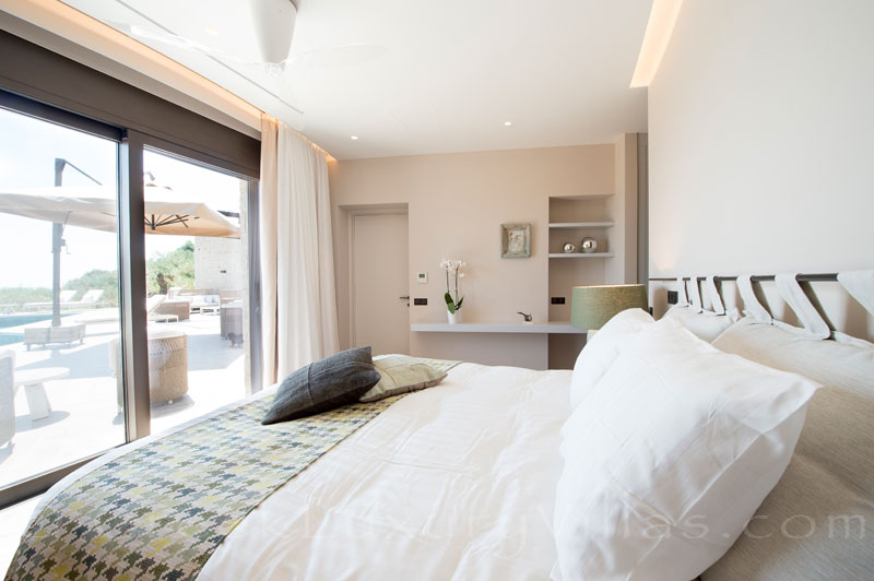 Groundfloor Bedroom of modern luxury villa Costa Navarino