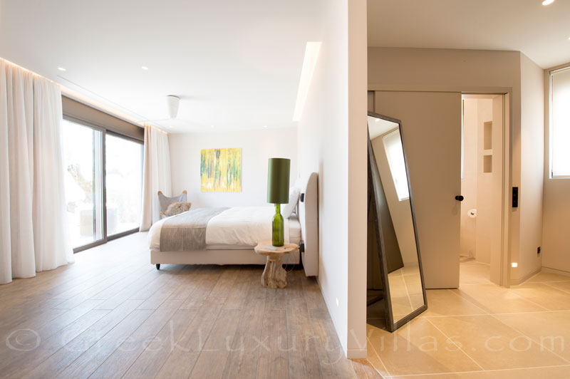 Disabled friendly bedroom at contemporary villa in Costa Navarino