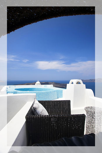 Luxurious villa with spectacular view in Santorini