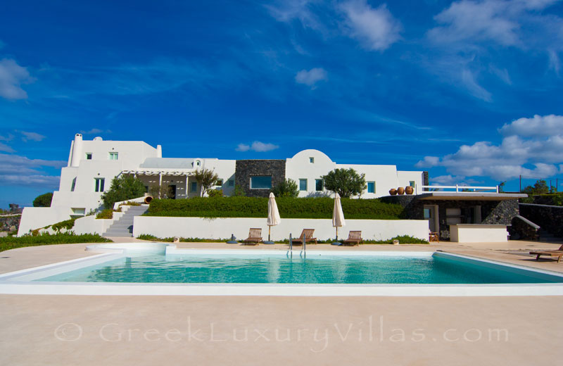Black Rock luxury villa in Santorini