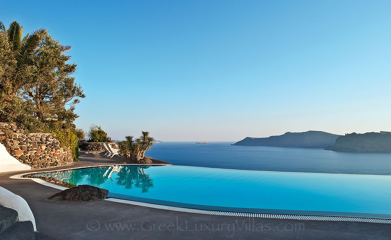 Santorini exclusive luxury villa and suites pool