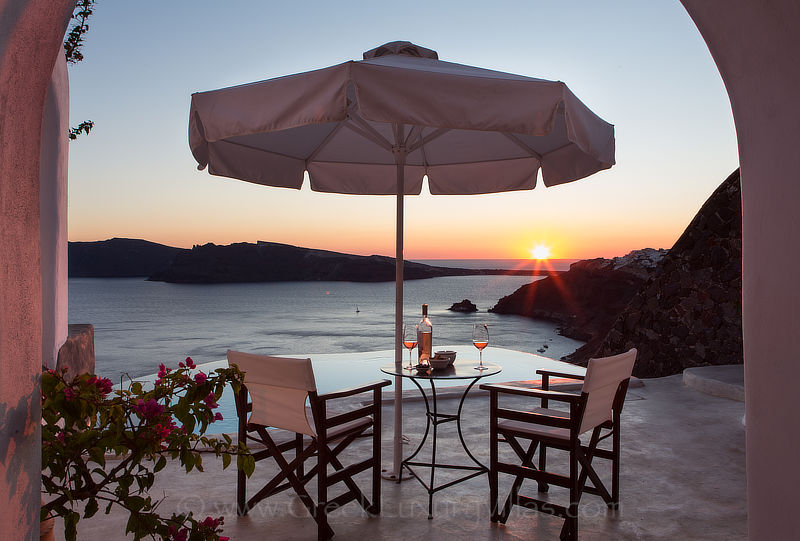 Santorini exclusive deluxe suite sunset view