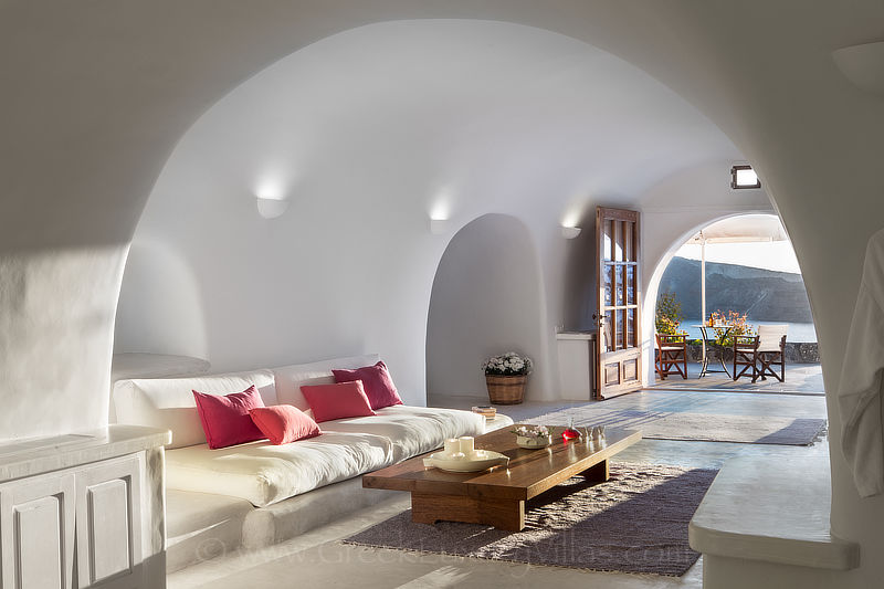 Santorini exclusive perivolas luxury suite