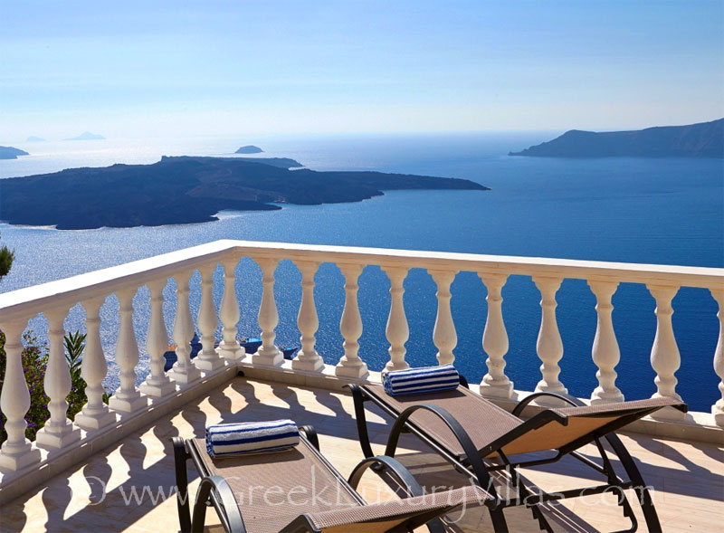 Sunbathing with a volcano view in a private villa on the cliff in Santorini