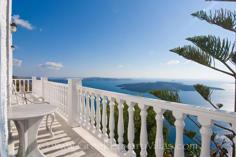 A white villa with sea view in Santorini