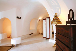 Luxurious Santorini Villa sleeping 10 guests