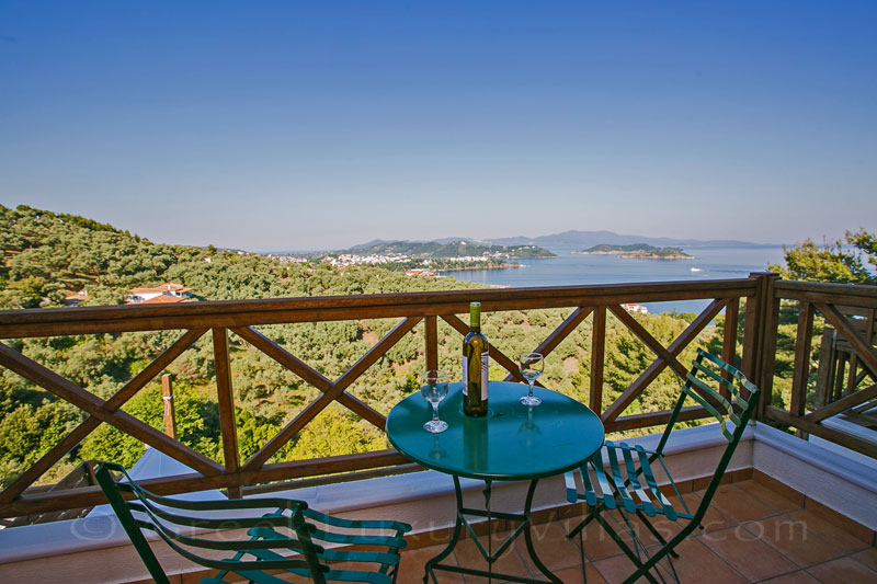 Skiathos luxurious holiday house with plunge pool balcony