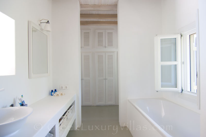 bathroom  bath  tub  master  bedroom  waterfront  villa  Skiathos