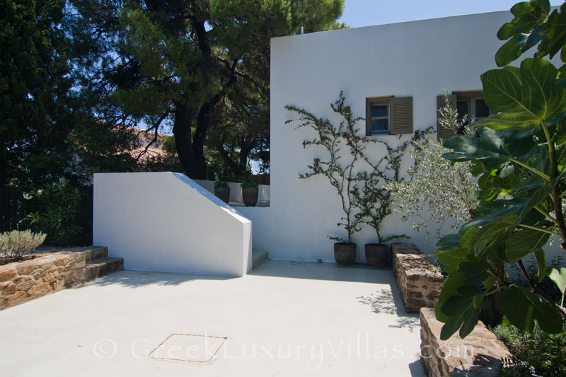 entrance  and  garden  of  waterfront  villa  Skiathos
