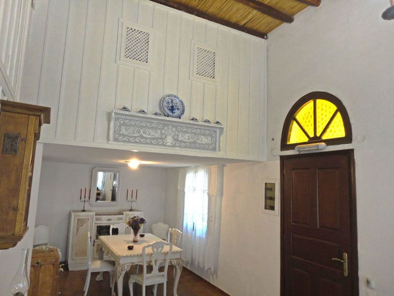 Skyros traditional villa living room