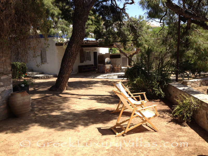 Guest house of neoclassical villa for large groups in Syros