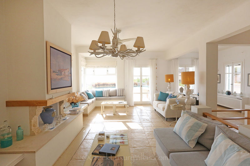 Living-Room of Modern Seafront Luxury Villa with Pool in Syros