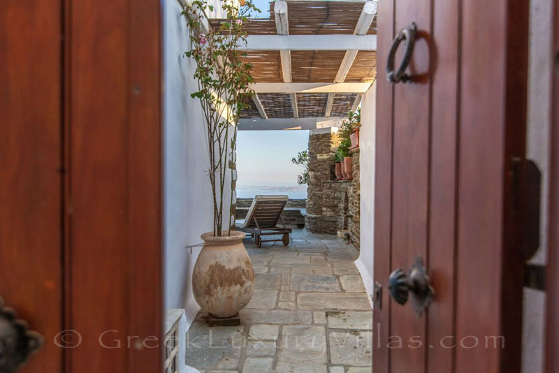 traditional villa in Tinos entrance 