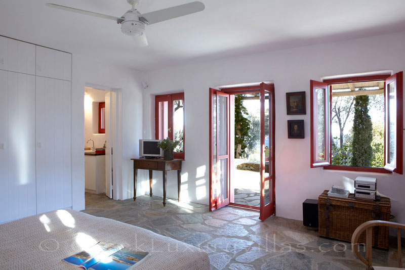 Tinos beach bungalow with sunny interior