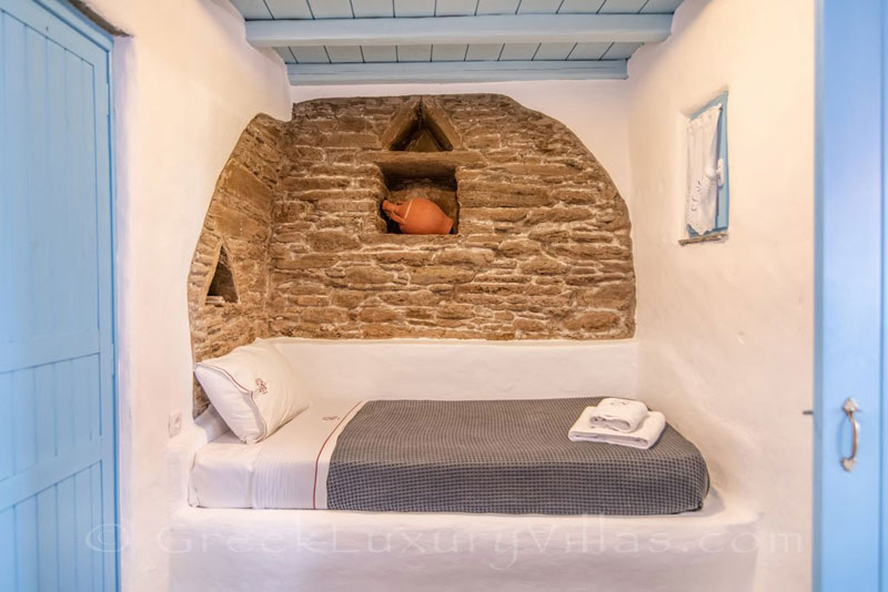 Tinos traditional villa single bed