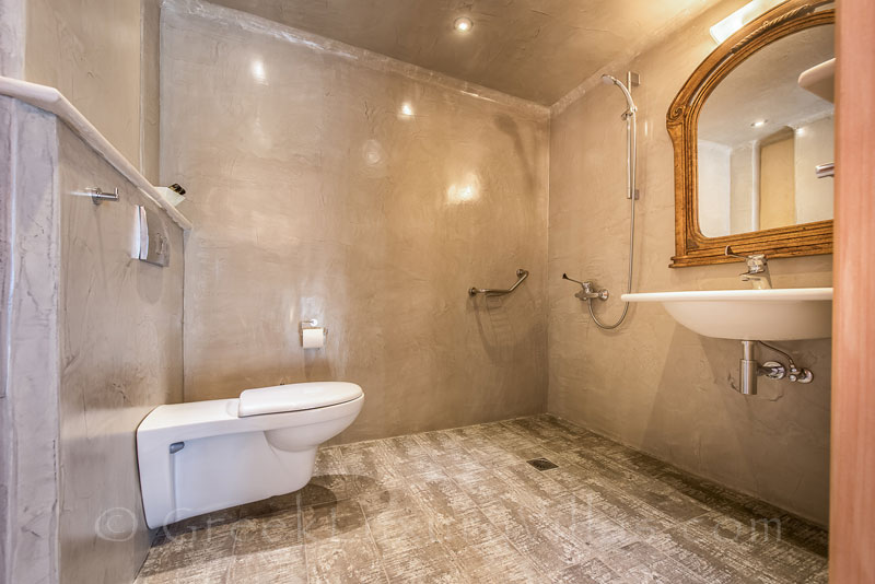 A bathroom of a two bedroom villa with a pool in Zakynthos